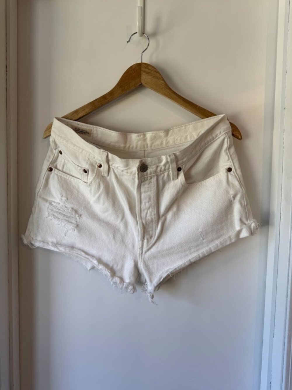 LEVI'S 501 High Rise Womens Denim Shorts - Whiteboard size 31